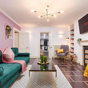 Beautiful 2bedroom 4 Actual Beds House With Wifi By Purestay Apartment